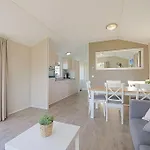 Luttikduin Nr 10 - Aan Zee