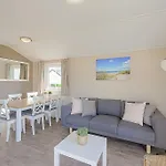 Luttikduin Nr 10 - Aan Zee Шале Каллантсог