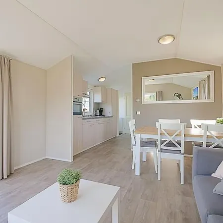 Luttikduin Nr 10 - Aan Zee